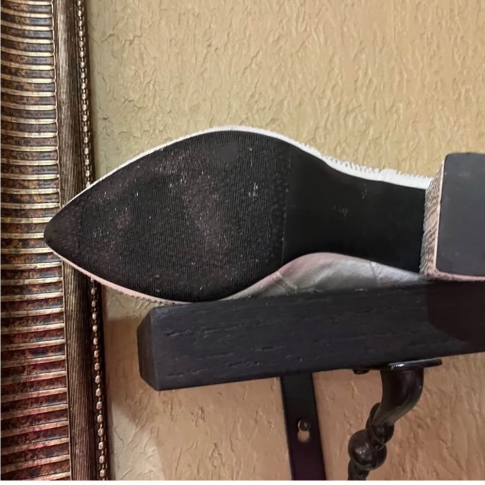 Pierre Dumas White Heeled Boots with Pointed Toe - Picture 9 of 9